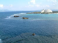 青い海